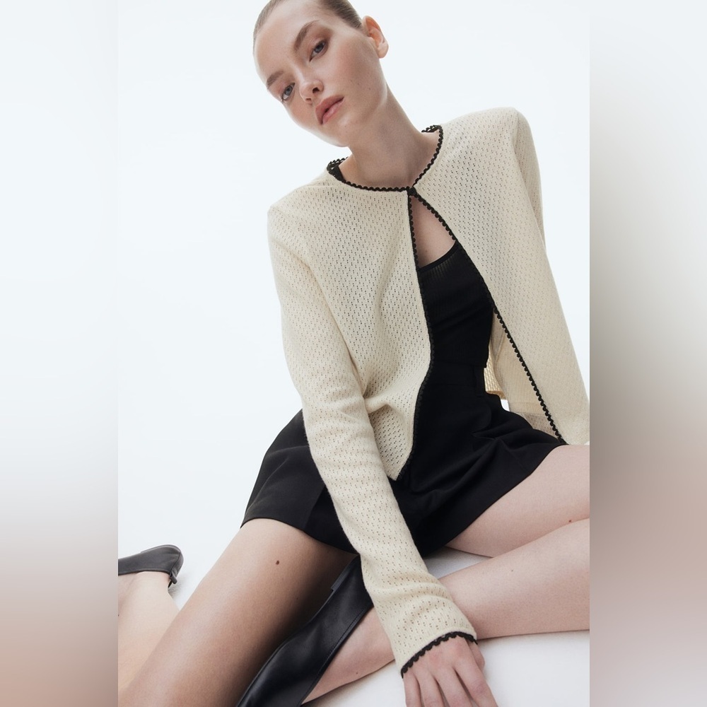 H&M PICOT-TRIMMED POINTELLE-KNIT CARDIGAN XS Cream Black Trim